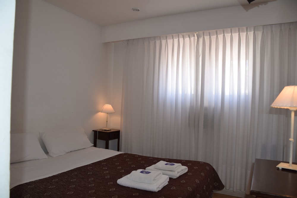 Standard Double Or Twin Room, 1 Queen Bed, Non Smoking, Private Bathroom photo 2