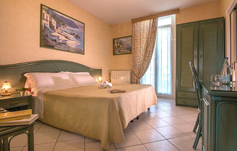 Double or Twin Room photo 1