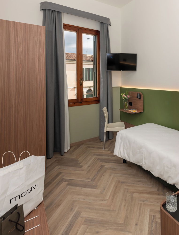 Superior Single Room, City View photo 1