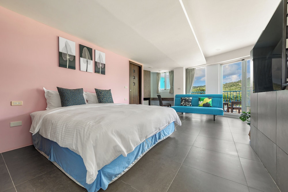 Deluxe Queen Room