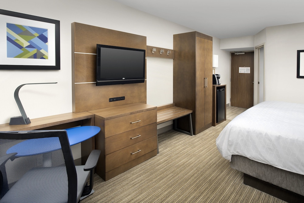 Standard Room, 1 King Bed, Accessible (Communications Accessible) - Photo 6