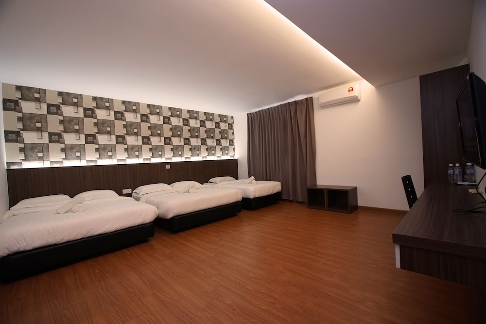 Super Deluxe Family Room - Photo 3