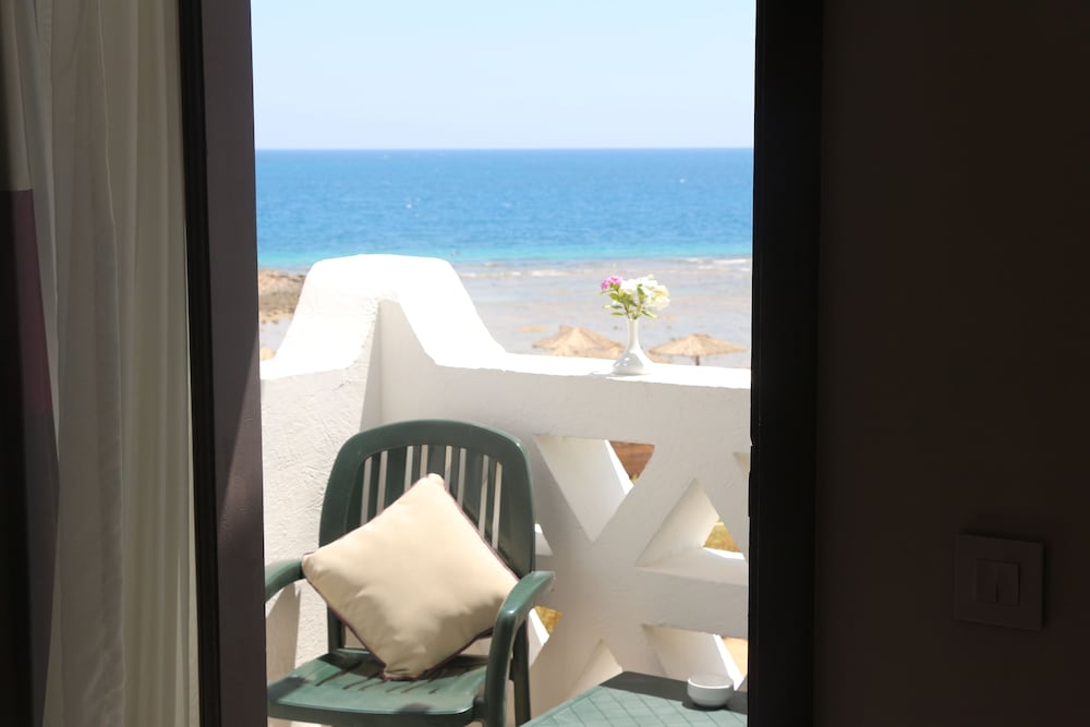 Standard Room, 2 Twin Beds, Garden View - Photo 13