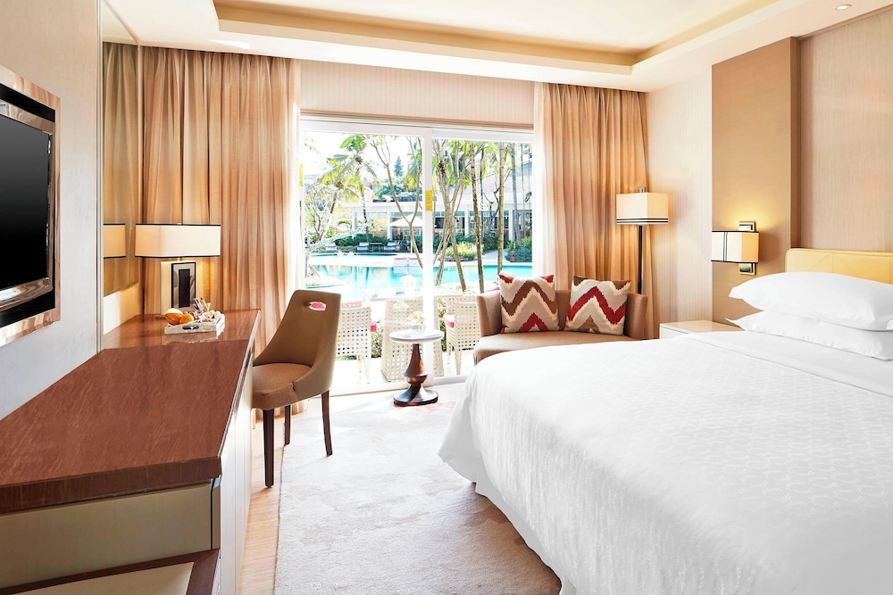 Deluxe Room, Pool Access photo 3