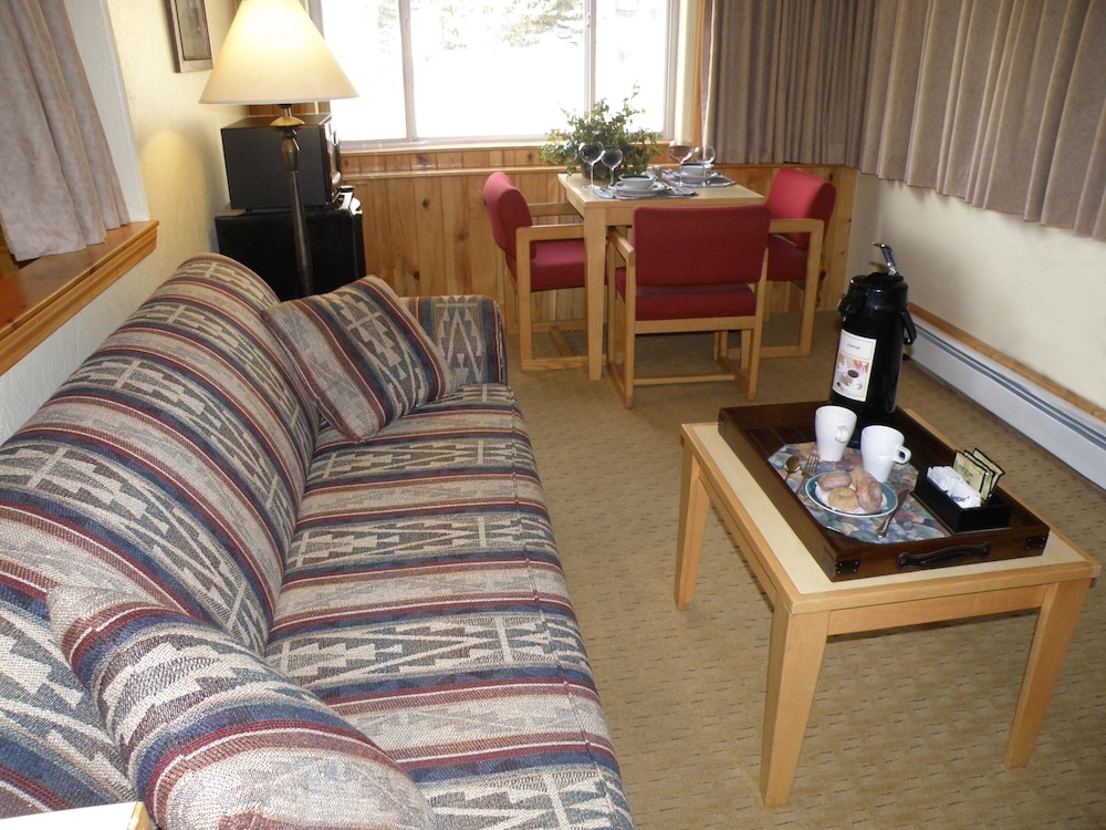 Family Room, 2 Queen Beds photo 3