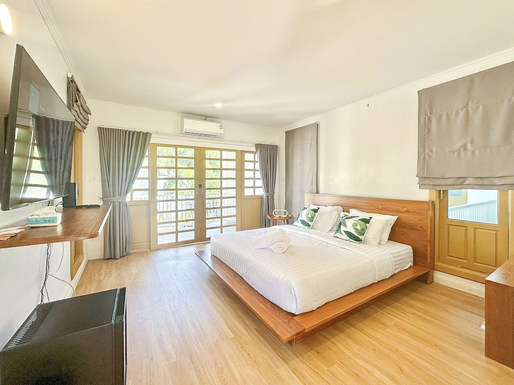 Deluxe Room, Garden View