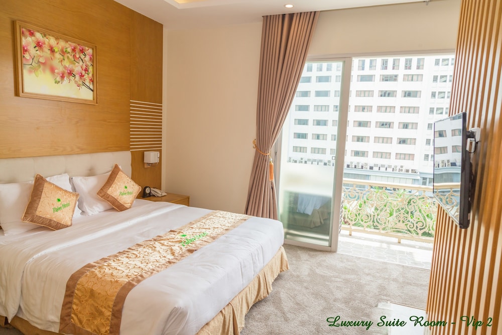 Luxury Suite, 1 Queen Bed, Hot Tub, City View photo 1