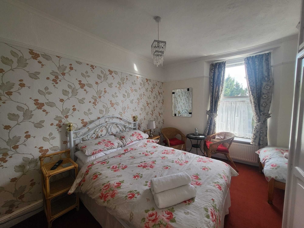 Family Room (Room 9) photo 2