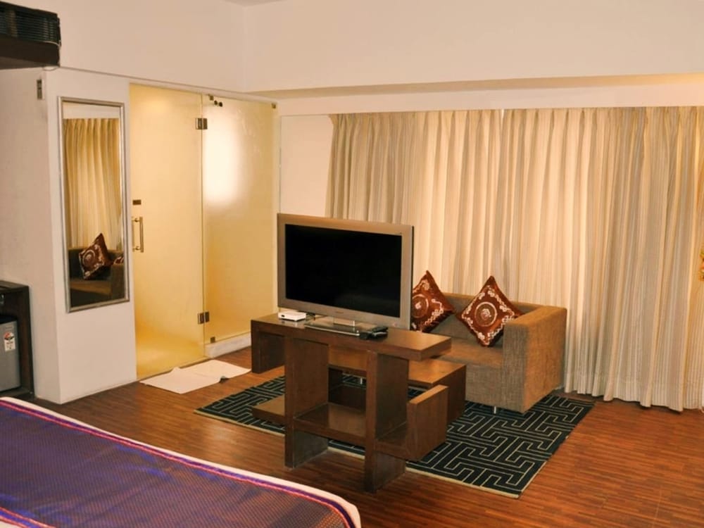 Premium Suite, 1 Bedroom, Non Smoking, Bathtub photo 3