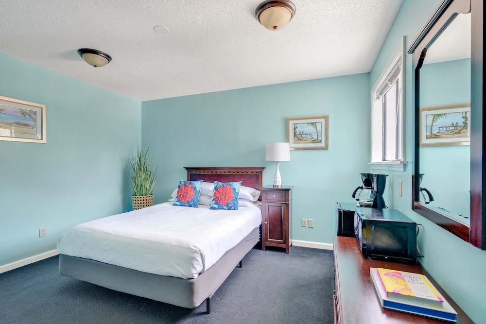 Room, 1 Queen Bed, Kitchen, City View photo 3