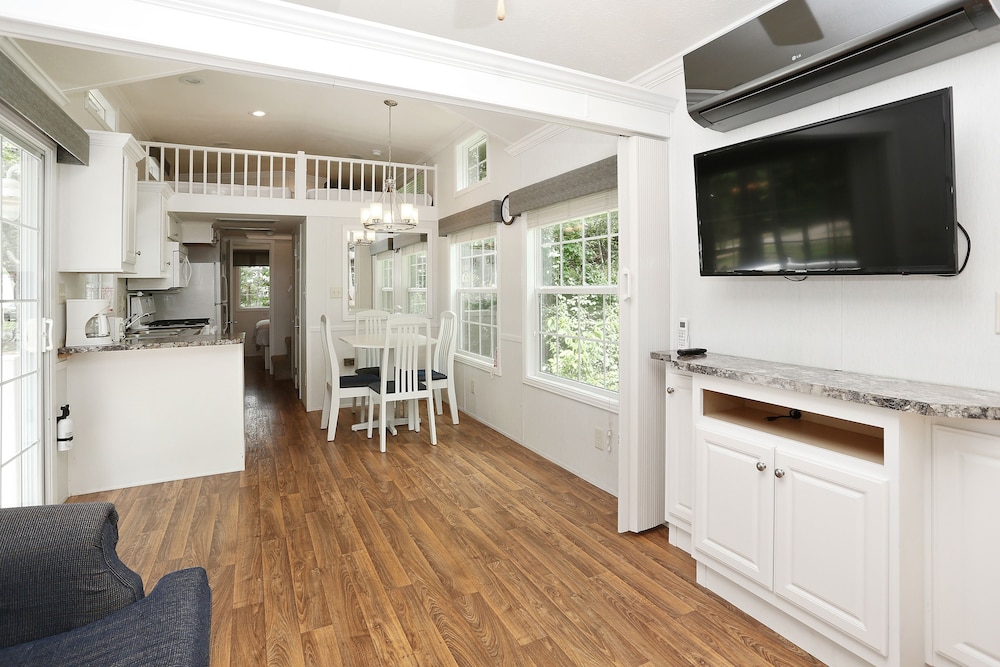 Cottage, Multiple Beds (Linens Not Included) photo 1