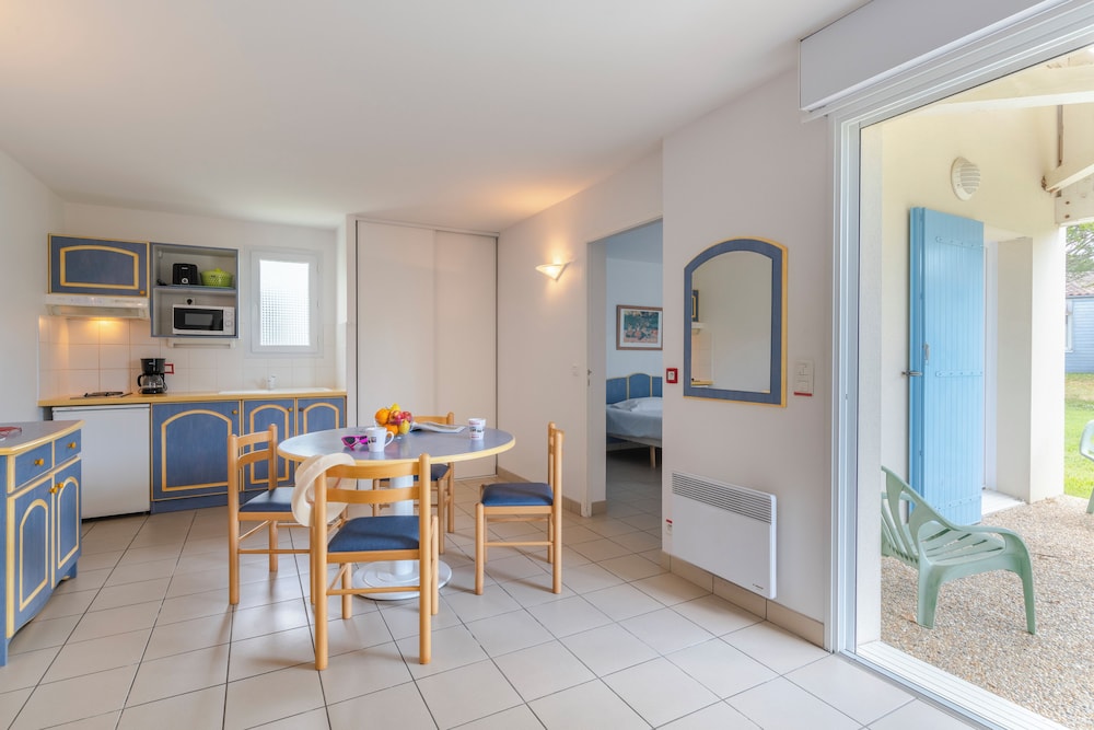 Apartment, 3 Bedrooms - Photo 13