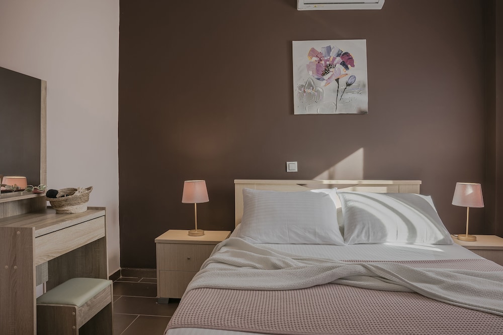 Family Apartment, 2 Bedrooms, Pool View, Ground Floor