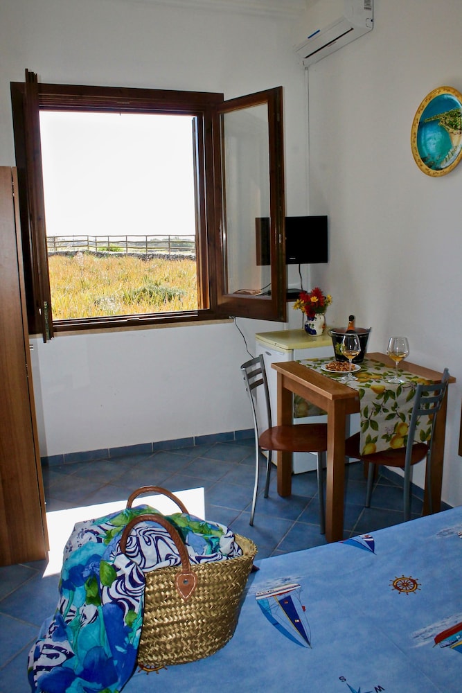 Junior Suite, 1 Bedroom, Kitchenette, Sea View photo 2