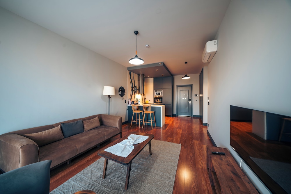 Premier Two Bedroom Residence with One Bathroom by Guest Teori