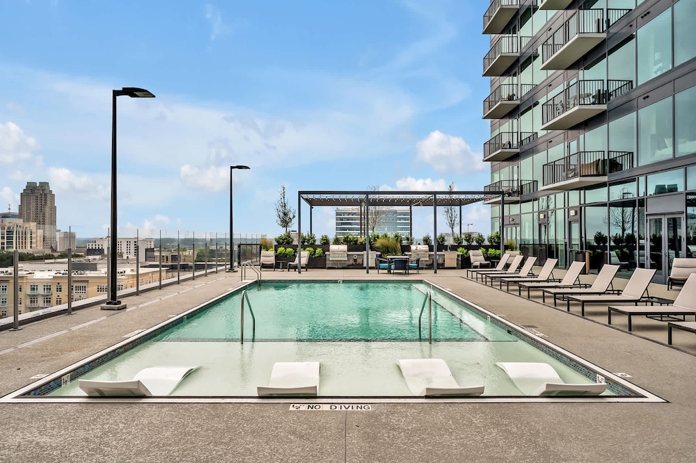 High-Rise Apt Raleigh Free Parking & Sunset View 2, Bilde 49