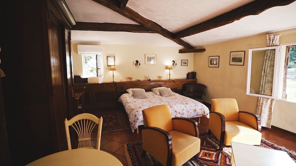 Suite (Ocre) photo 2