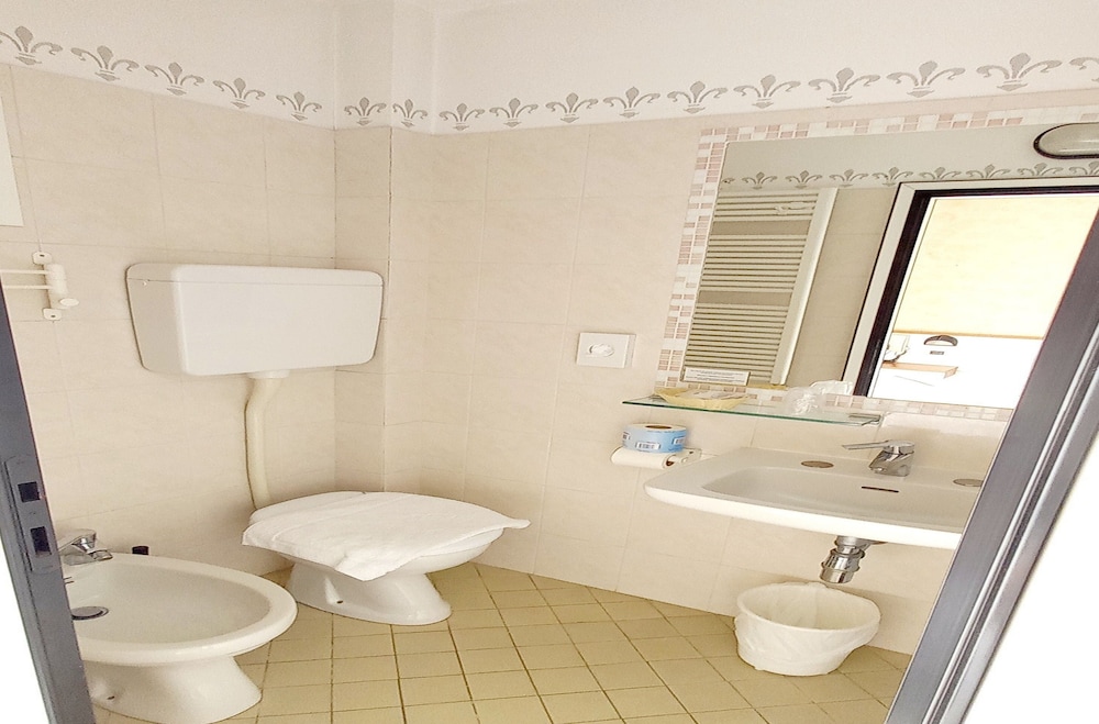 Double or Twin Room photo 3