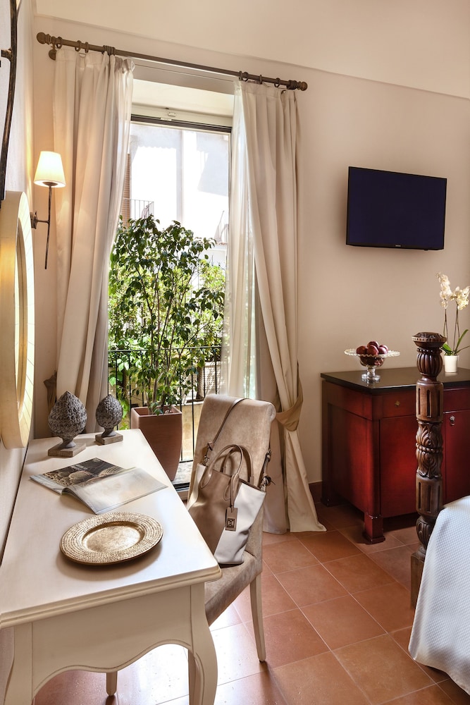 Classic Room, 1 Double or 2 Twin Beds, City View - Photo 12