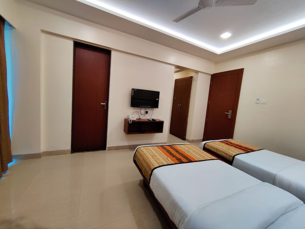 Deluxe Twin Room with Balcony - Photo 21