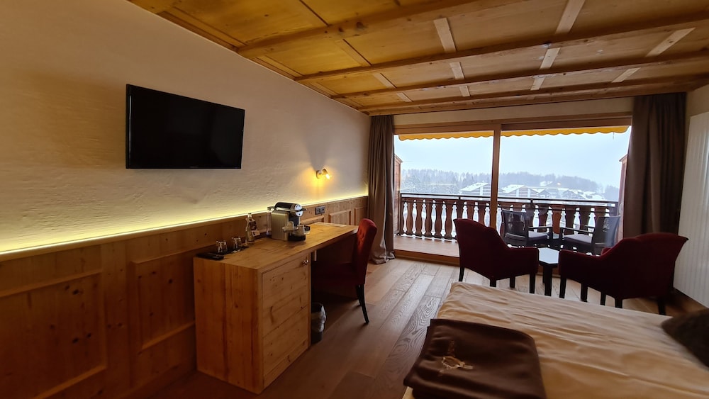 Superior Double Room, Balcony, Mountain View (South) photo 3