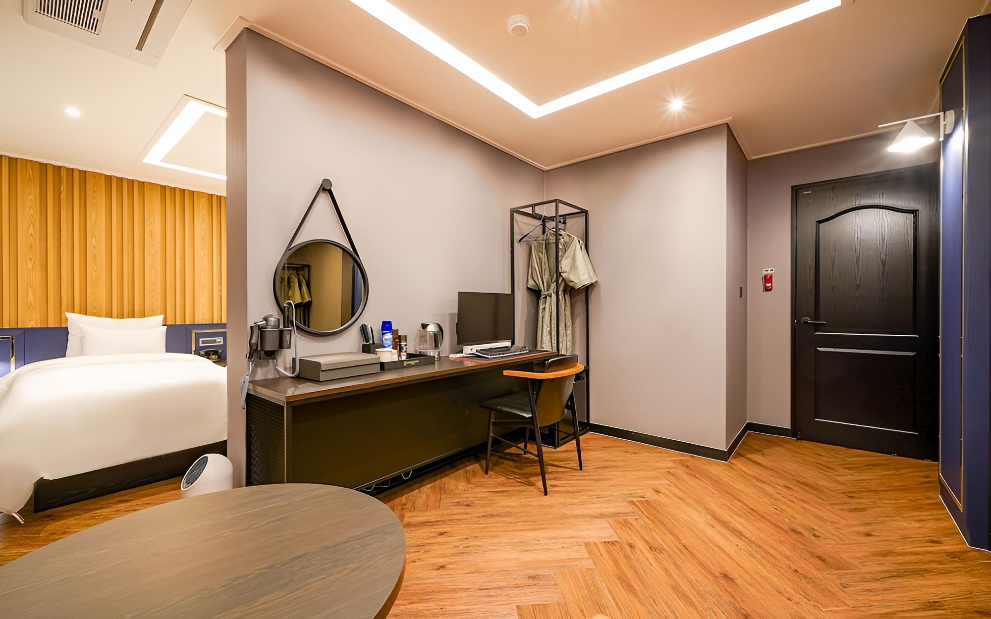 Room (Premium Twin (Double+Single High spec) - Photo 2