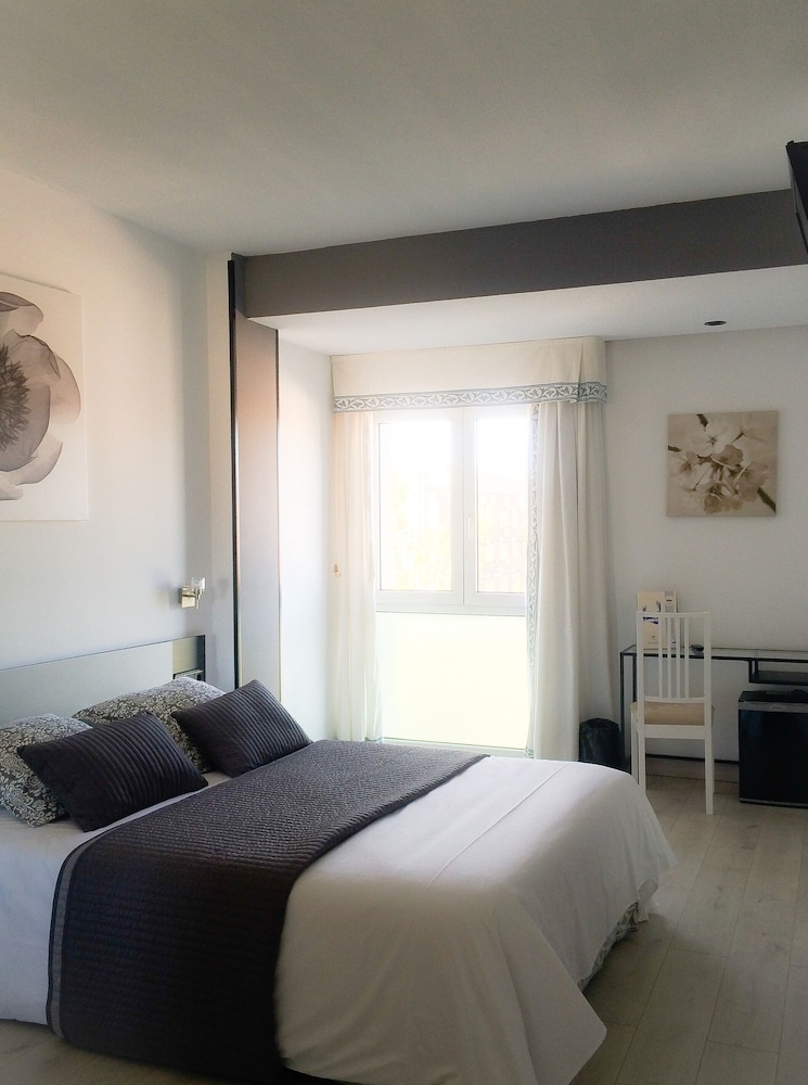 Standard Double or Twin Room - Photo 1