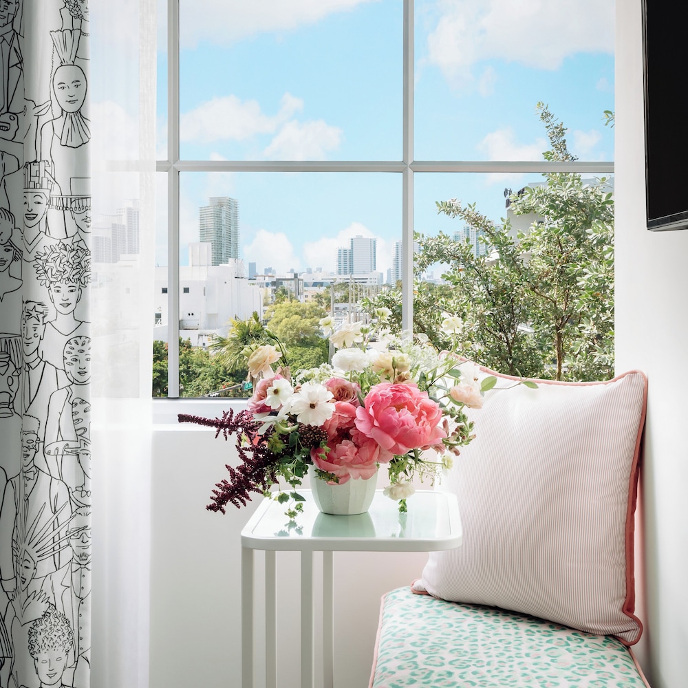 Room, 1 Queen Bed, City View (Mobility Accessible, Transfer Shower) - Photo 2