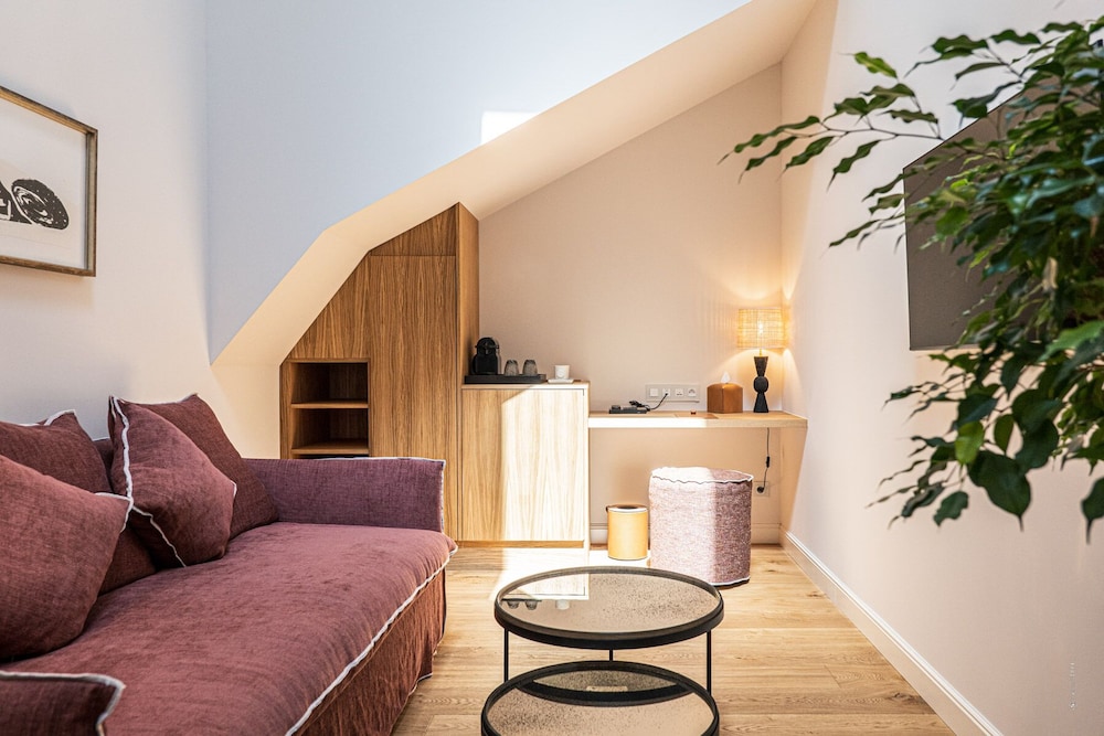 Suite - Photo 5
