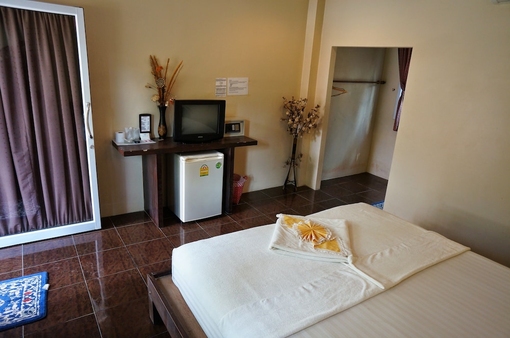1-2 Person AC Standard Room