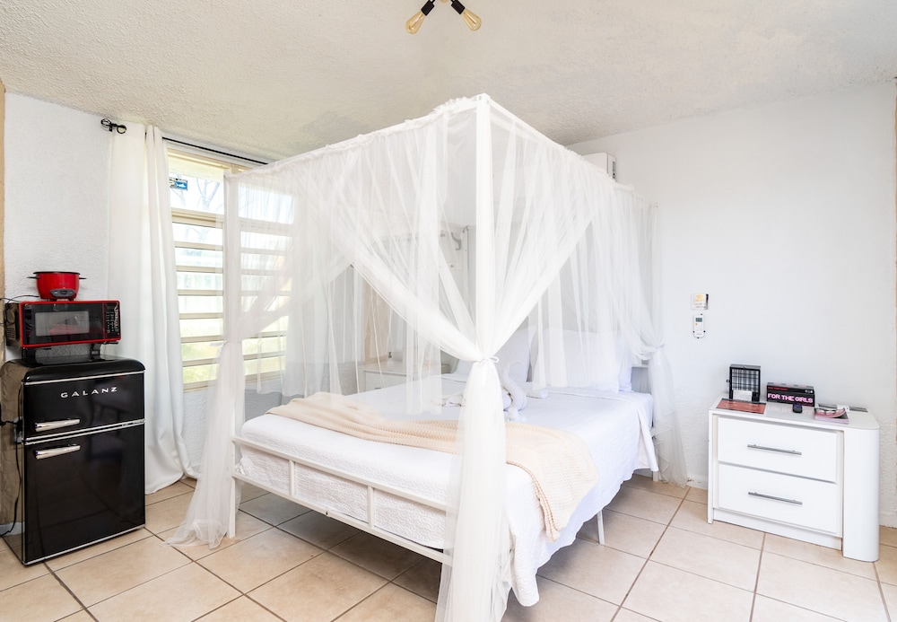 Signature Room, 1 Queen Bed, Pool Access, Garden View (ATOAS)