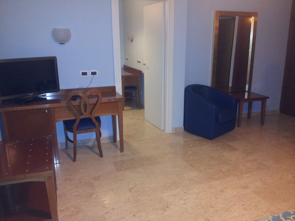 Comfort Double or Twin Room, Balcony photo 2