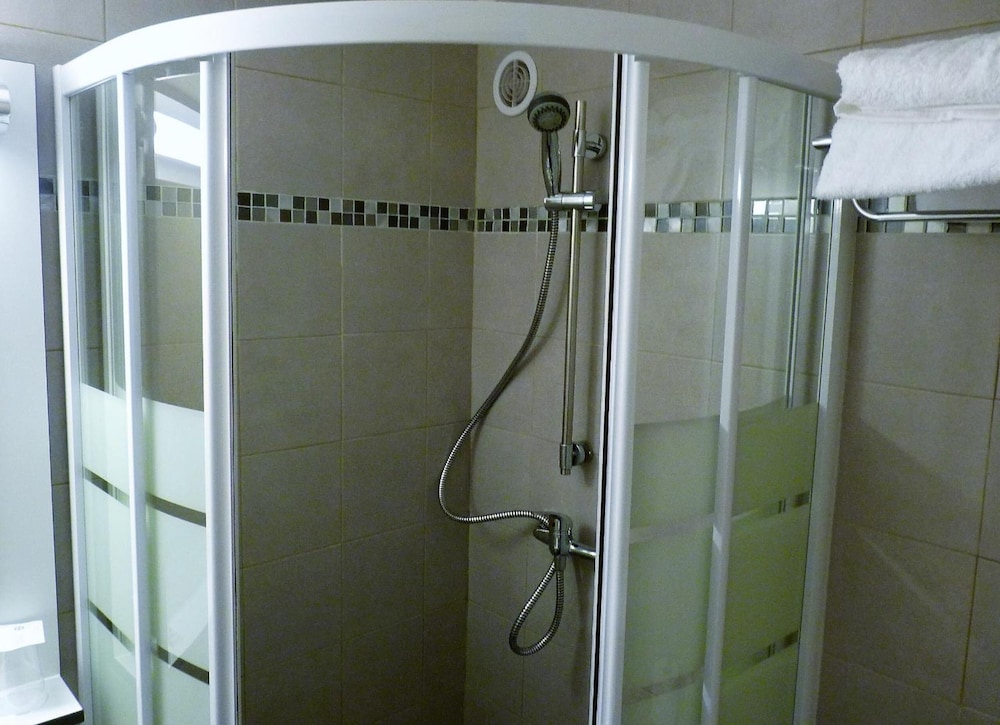 Standard Room, 3 Twin Beds photo 2