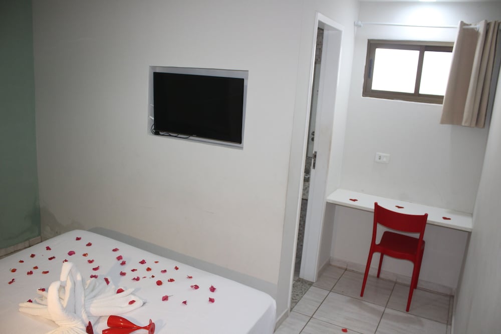 Economy Twin Room - Photo 2