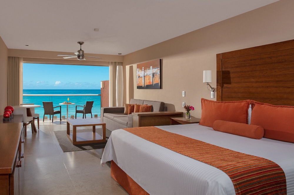 Preferred Club Junior Suite Ocean Front King