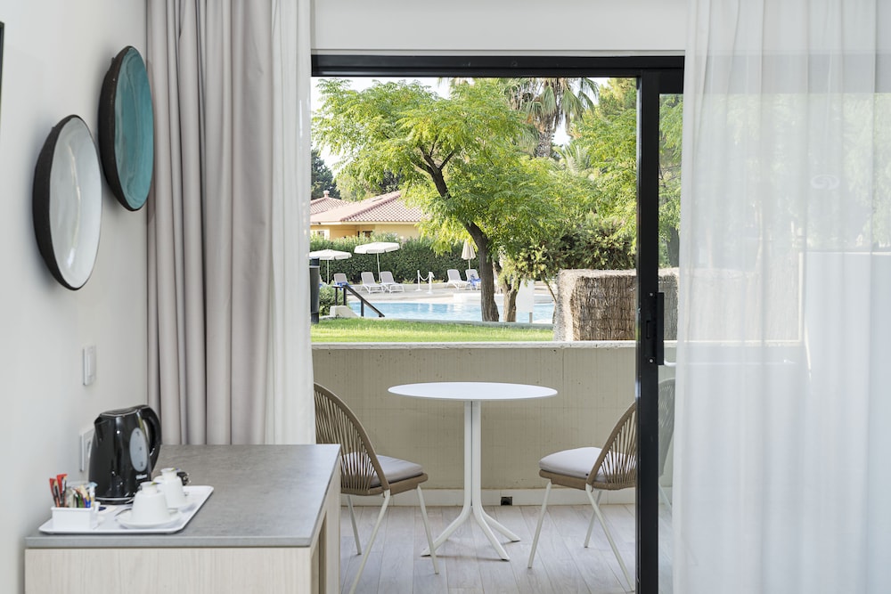 Deluxe Double Room Single Use, Pool View (Signature Level)