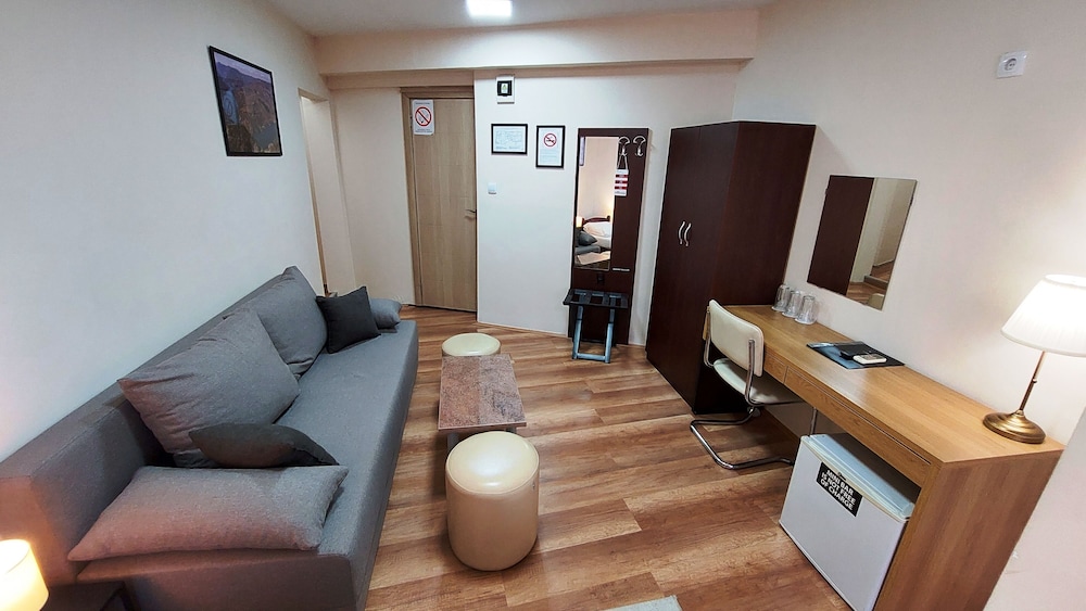 Family Room photo 3