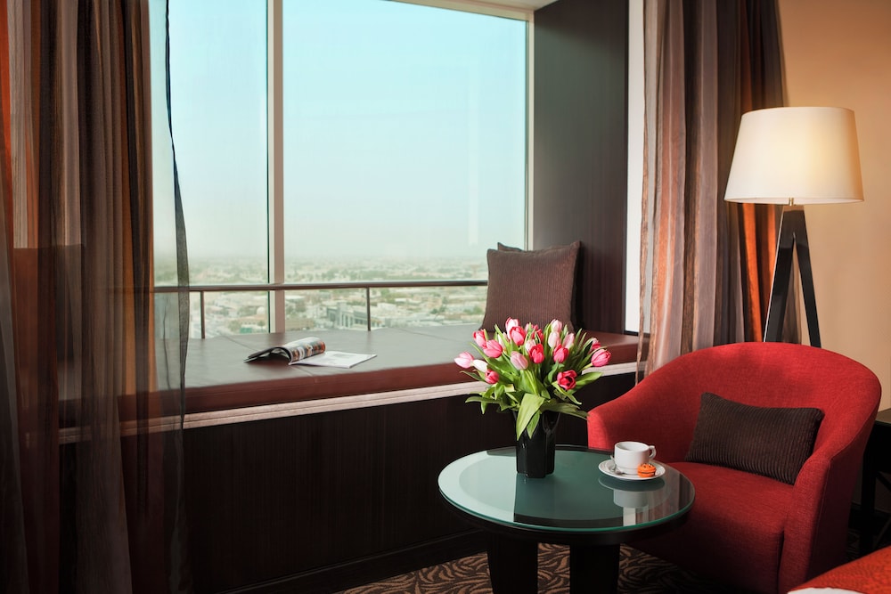 Room, 1 King Bed, Club Lounge Access (Guest) - Photo 3