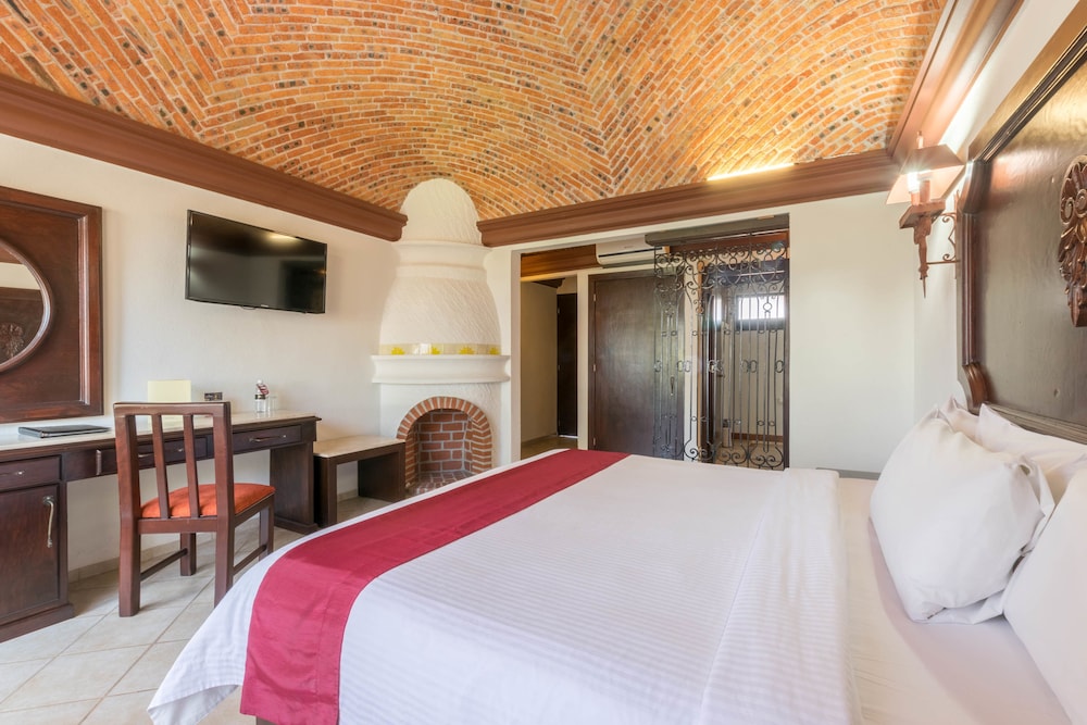 Standard Room, 1 King Bed photo 3