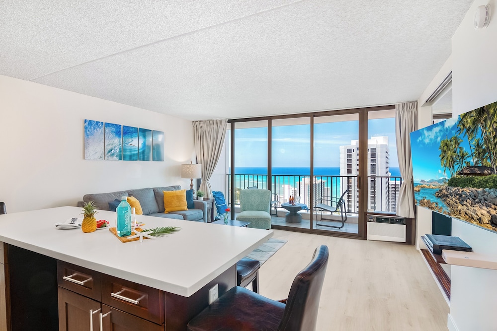High Floor Ocean View Condo w/ 2 Beds and Parking: Family Suite, 1 Bedroom, Air conditioning, Ocean View (0091) photo