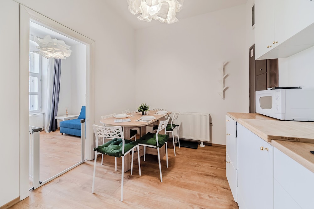 Family Apartment, Multiple Bedrooms (Old Town Heritage Suite 1)