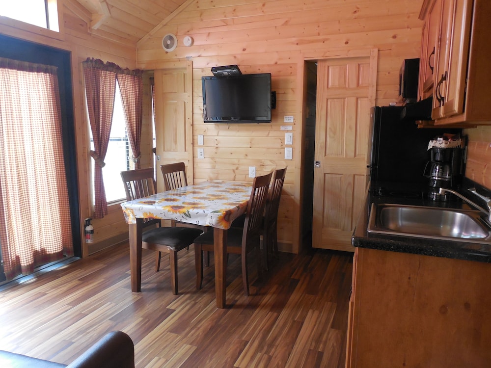 Deluxe Cabin photo 3