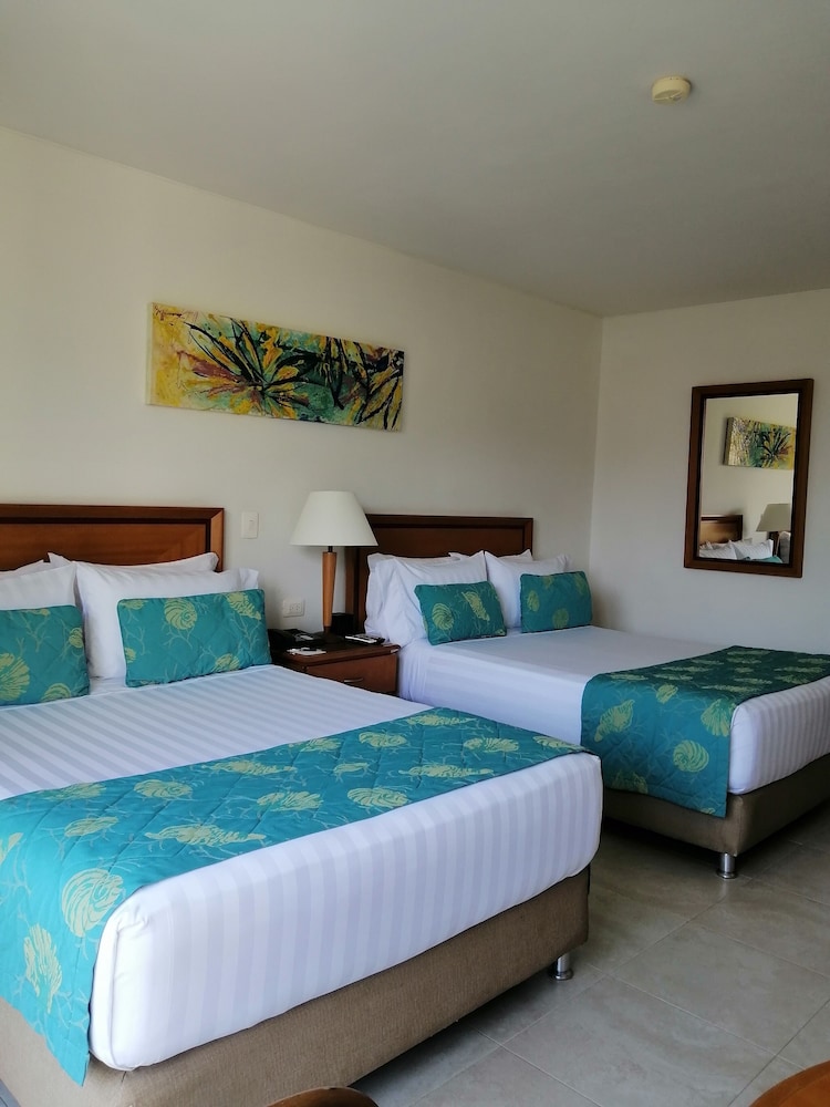 Standard Room, 2 Double Beds - Photo 1