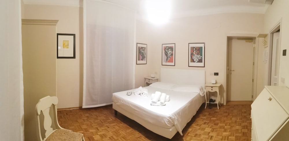 Double Room - Photo 13