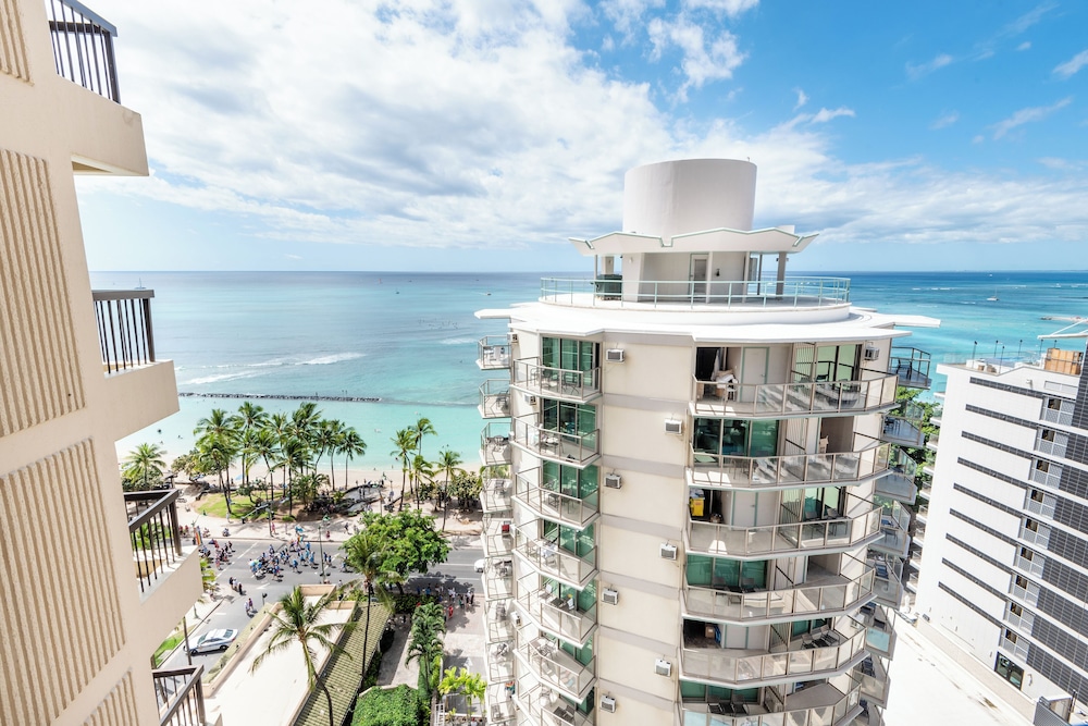 Aston Waikiki Beach Tower: Deluxe Condo, Lanai, Ocean View photo