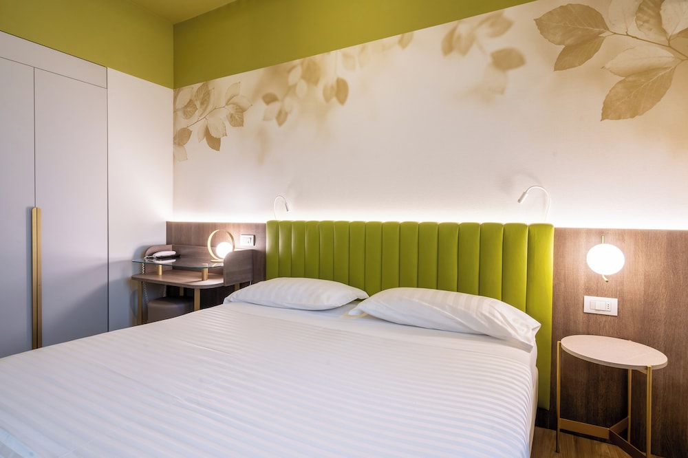 Junior Room (Queen) - Photo 1
