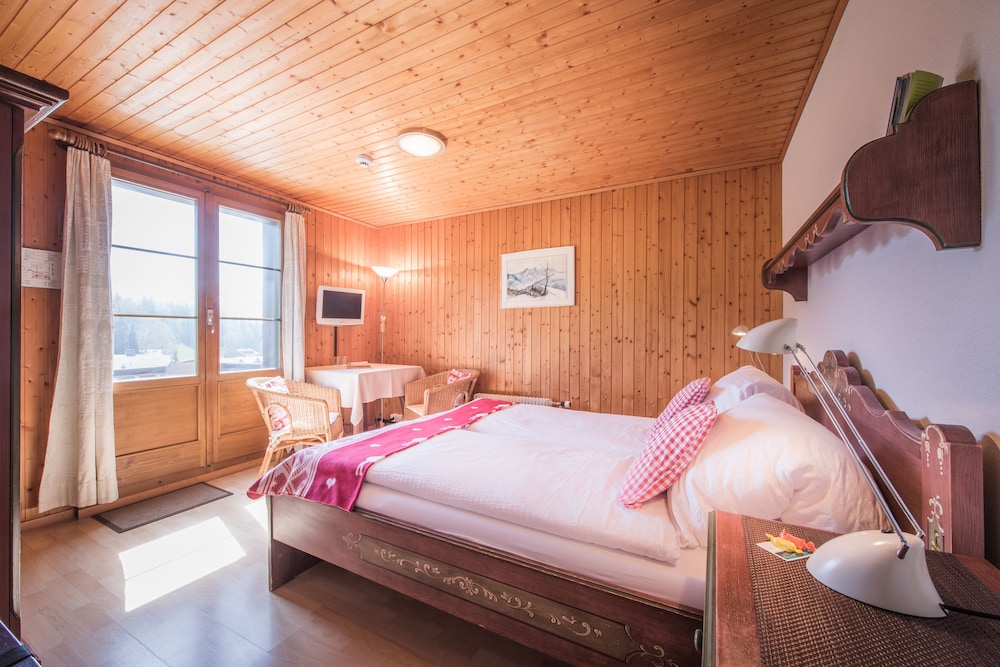 Double Room, Balcony, Mountain View (Jungfrau) photo 2