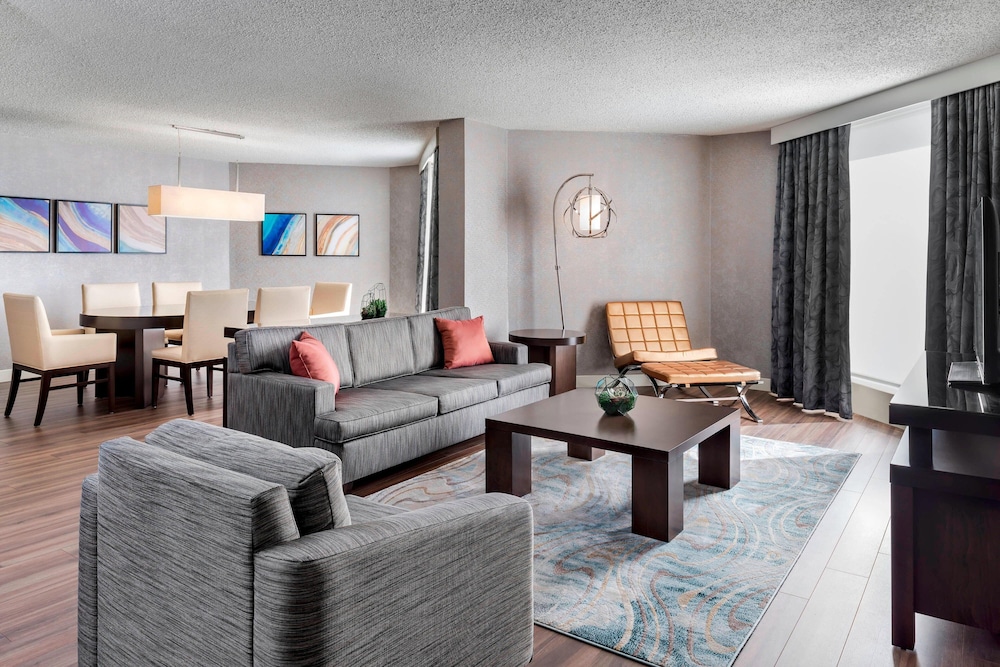 Suite, 1 Bedroom - Photo 1