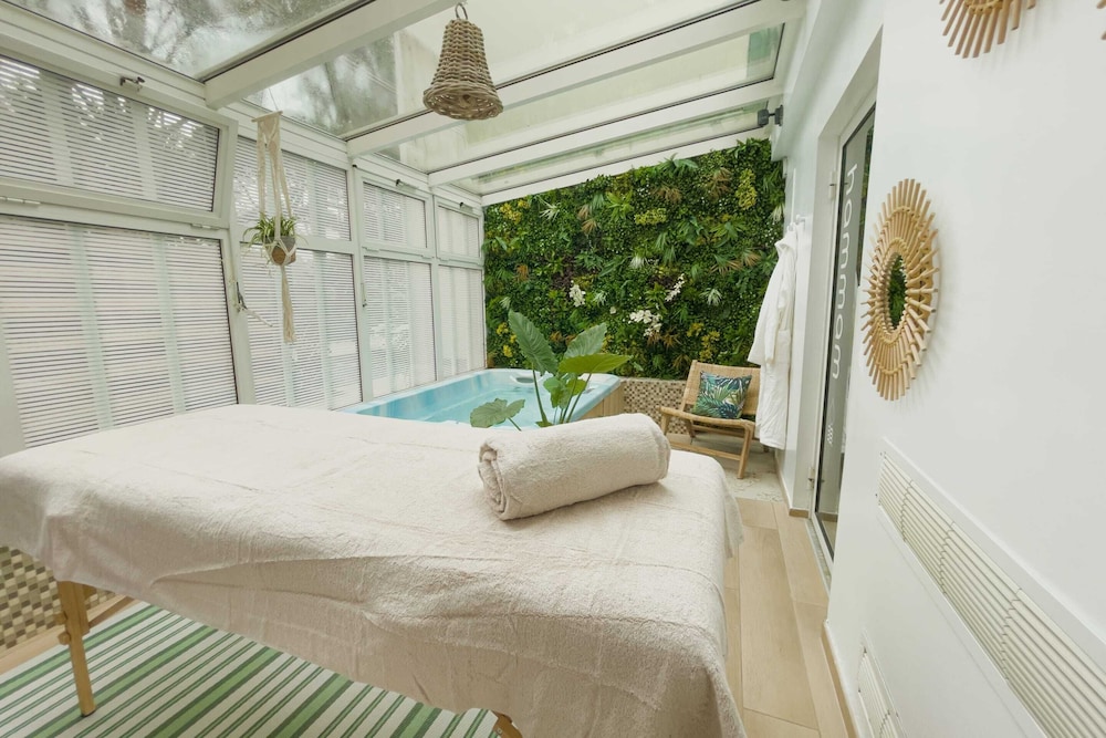 Deluxe Apartment, Balcony, Partial Sea View (Un balcon sur la mer) - Photo 5