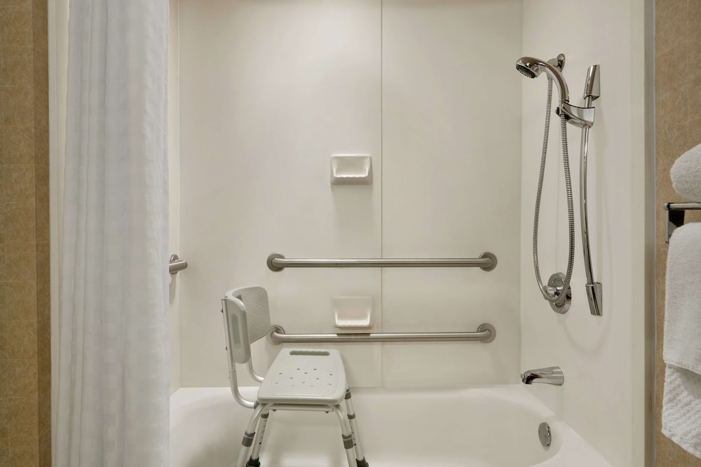 Suite, 2 Double Beds, Accessible, Bathtub (Mobility & Hearing) - Photo 7